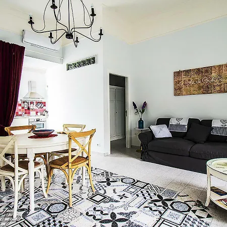 Domus Sibyllina, Galleria Umberto I 게스트하우스