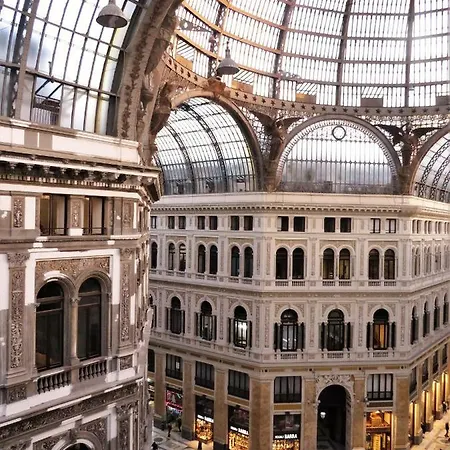 Πανσιόν Domus Sibyllina, Galleria Umberto I Νάπολη